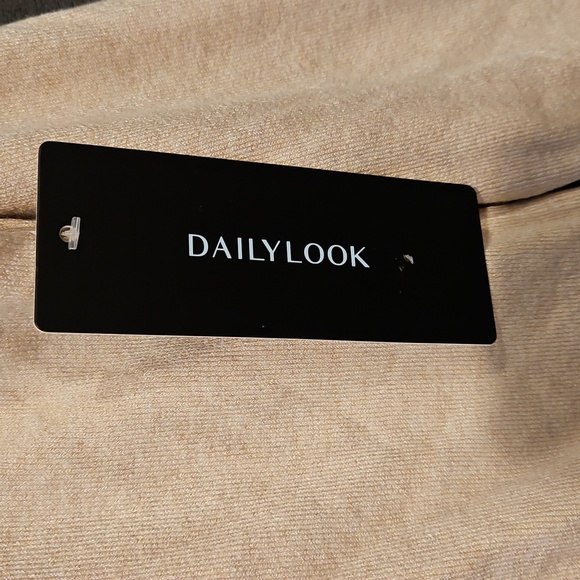 NWT SKIES ARE BLUE 80% Viscose soft v neck stretchy sweater w gold cuff buttons - Picture 4 of 9